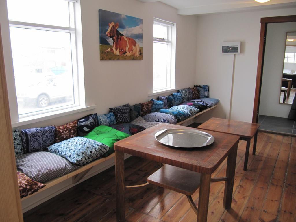 Grand-Inn Bar And Bed Saudarkrokur Экстерьер фото